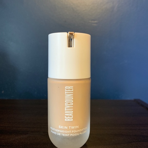 beautycounter Other - Beautycounter Skin Twin Foundation Light 210
